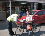 الشرطة تطلق مشروع ( العاكس يحميني ) لسائقي الدراجات الهوائية في أريحا