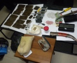 الشرطة تلقي القبض على تاجر مخدرات وتضبط كيلو ونصف من مادة الحشيش في الرام