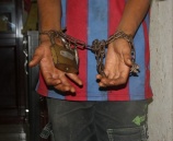 الشرطة تلقي القبض على مواطن حجز حرية ابنه في طولكرم