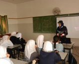 الشرطة تحاضر في مدرسة جمال عبد الناصر في طولكرم