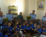 الشرطة ترافق 100 طفل من روضة الأنوار بمخيم الدهيشة لقضاء يوم ترفيهي بمديرية شرطة بيت لحم