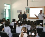 الشرطة تنظم محاضرة في التوعية المرورية لطلبة مدرسة الشهداء الأساسية في قلقيلية