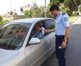 الشرطة توزع الورود ونشرات توعوية ختاما لأسبوع المرور العربي في رام الله