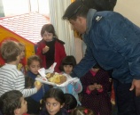الشرطة تحيي يوم الطفل في قرية العقبه للاطفال في محافظة طوباس