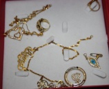 الشرطة تكشف ملابسات سرقة مصاغ ذهبي بقيمة ستة آلاف دينار في جنين