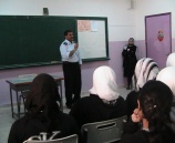 الشرطة تعقد محاضرات توعية للأمهات والطالبات بمدرسة خديجة عابدين بالخليل