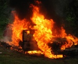 الشرطة تكشف ملابسات احراق مركبة في نابلس