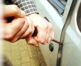 الشرطة تقبض على 3 اشخاص متهمين بسرقة مركبة في نابلس