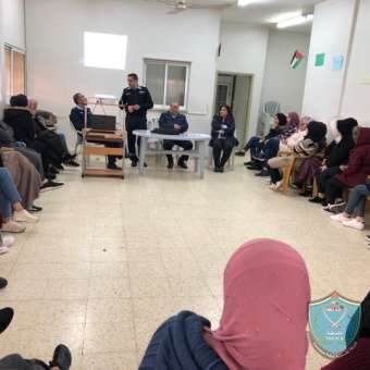 الشرطة تنظم لقائين توعويين حول الجرائم الالكترونية والعنف المبني على النوع الاجتماعي في مركز تأهيل الفتيات ومركز تأهيل الشبيبة في جنين