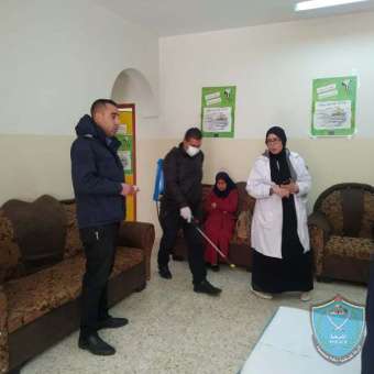 الشرطة والخدمات الطبية العسكرية تنظم حملة تعقيم وتطهير لمقر اتحاد المعاقين في سلفيت 