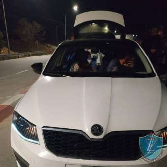 الشرطة  تقبض على شخصين حاولا تهريب عامل عبر حاجز شرق طولكرم