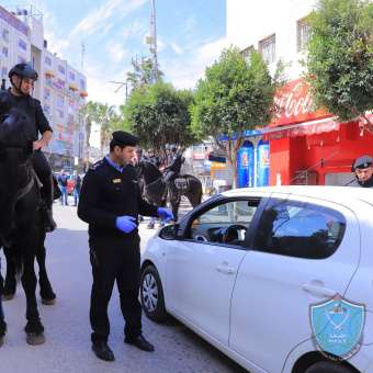 الشرطه تكثف جهودها  في المتابعة الميدانية لحالة الطوارئ لمواجهة فايروس كورونا خلال ال 24 ساعه الماضية 