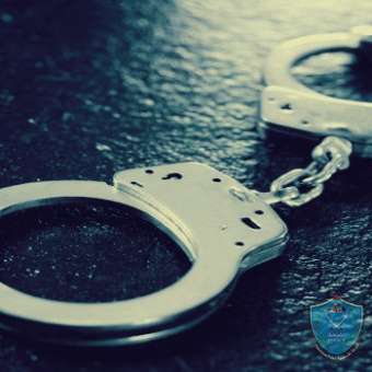 الشرطة تقبض على شخص وتضبط بحوزته قطعتي سلاح بطوباس 
