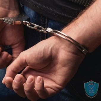 الشرطة تقبض على مطلوب صادر بحقه مذكرات قضائية بقيمة مليون ونصف شيكل في الخليل