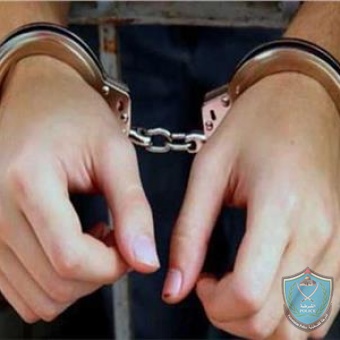 الشرطة تلقي القبض على شخص صادر بحقه 10 مذكرات قضائية في رام الله