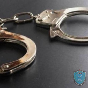 الشرطة تقبض على شخص محكوم غيابي بالحبس 10 سنوات  في قلقيلية