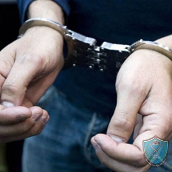 الشرطة تقبض على شخص صادر بحقه أوامر حبس بمليون شيقل في نابلس