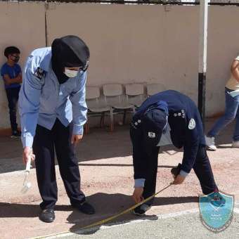 الشرطة والبلدية يخططان ساحة مدرسة الصباغ الاساسية في نابلس
