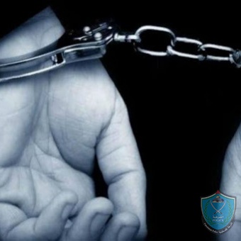 الشرطة تقبض على مطلوبين للعدالة  في نابلس