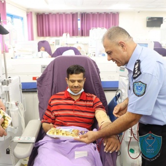 الشرطة تنظم جولة معايدة للمرضى في عيد الأضحى المبارك في رام الله