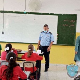 الشرطة تنظم يوماً للتوعية الشرطية في مدرسة بنات ثانوية في قلقيلية 