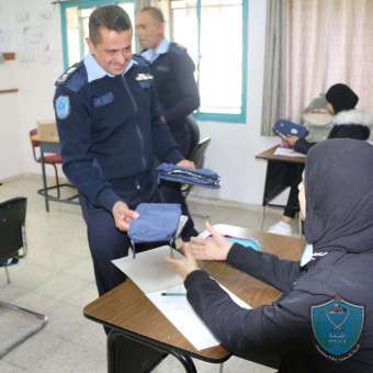 تنظم يوما ترفيهيا وتوزيع الهدايا على الأطفال في جنين
