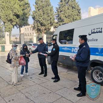 الشرطة توزع منشورات ترحيبية على السائحين وتهنئهم بمناسبة الأعياد في بيت لحم