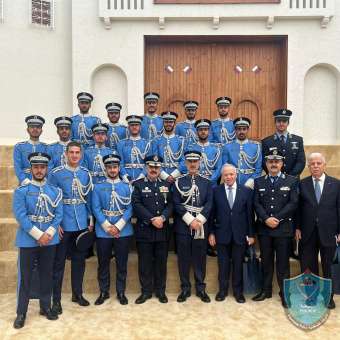 لقاء رئيس وزراء وزير الداخلية القطري خالد بن خليفة ال ثاني اثناء حضور حفل تخريج كلية الشرطة القطرية من قبل اللواء يوسف الحلو