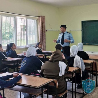 الشرطة تحاضر بأكثر من 420 طالباً من كلا الجنسين في بيت لحم
