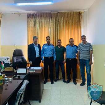 مركز الشرطة المتنقل يزور بلدة مردا في سلفيت