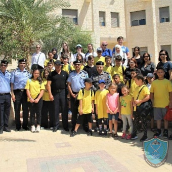 الشرطة تستضيف اطفال مخيم صيفي في كلية فلسطين للعلوم الشرطية