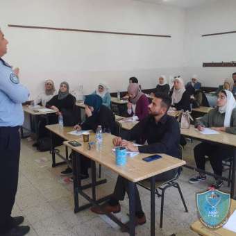 الشرطة تقدم تدريباً لمنشطي المخيمات الصيفية بنابلس