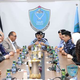 بمناسبة عيد الشرطة الفلسطينية اللواء يوسف الحلو يكرم الفائزين في مسابقة الشرطة بخدمتك