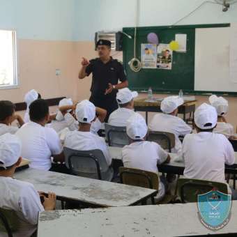 الشرطة تنظم نشاطاً توعوياً لمخيم صيفي في جنين 