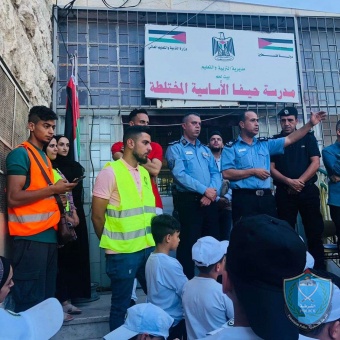 الشرطة تحاضر بأكثر من 130 مشترك بمخيم الإبداع الصيفي في بيت لحم