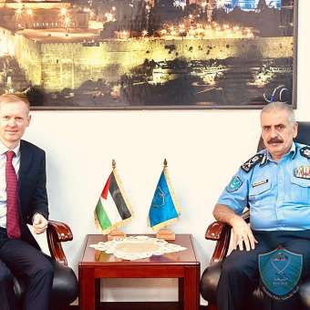اللواء يوسف الحلو مدير عام الشرطة يلتقي ممثل جمهورية ايرلندا في فلسطين