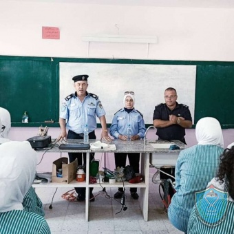 الشرطة تقدم 4 محاضرات توعية شرطية لمدارس طولكرم.