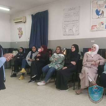 الشرطة تعقد لقاء توعوي حول الاستخدام الآمن للإنترنت في طولكرم 