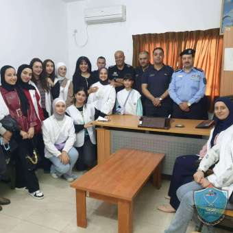 الشرطة تنظم جولةً ميدانيةً لفريق طلابي في طولكرم طولكرم