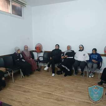 الشرطة تعقد محاضرة حول العنف  المبني على النوع الاجتماعي لمنتسبات جمعية ذنابة الخيرية