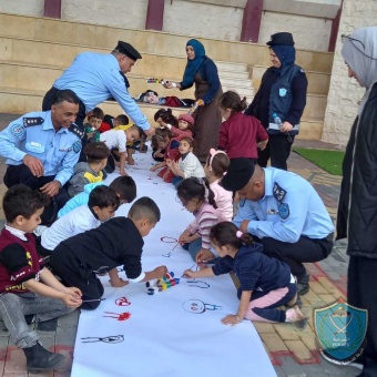الشرطة تحاضر بطلبة المدارس  و رياض الاطفال ببلدة رأس عطية في قلقيلية  