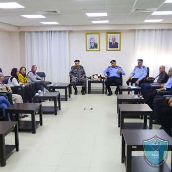 كلية فلسطين للعلوم الشرطية تستضيف أعضاء لجنة شبكة حماية النساء في أريحا