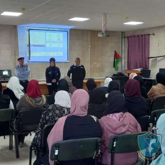 الشرطة تواصل برنامج التوعية الأمنية والشرطية لطلبة مركز التدريب المهني بقلقيلية