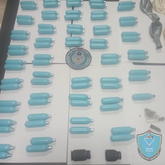 الشرطة تضبط 77 عبوة من غاز الضحك المخدر في أريحا