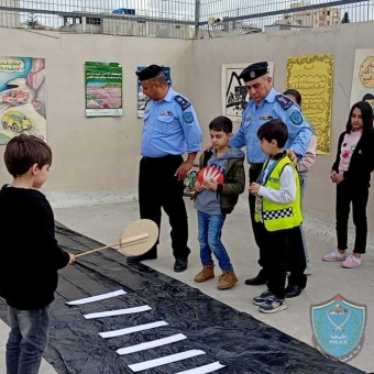 الشرطة تنظم نشاطاً ترفيهياً وثقافياً لطلبة مدرسة في قلقيلية