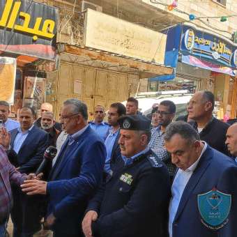 الشرطة تقوم بجولة تفقدية داخل أسواق المدينة خلال شهر رمضان المبارك في طولكرم
