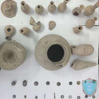 الشرطة تقبض على مشتبه فيهم بسرقة آثار من مغارة أثرية بنابلس 