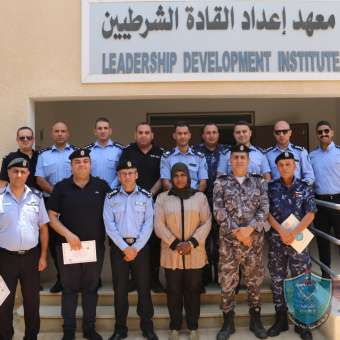 الشرطة تخرّج دورة متخصصة بالتخطيط التشغيلي في كلية فلسطين للعلوم الشرطية