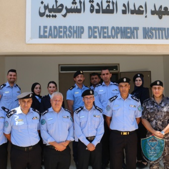 كلية فلسطين للعلوم الشرطية تخرج دورة في إعداد المدربين في مراكز الإصلاح والتأهيل