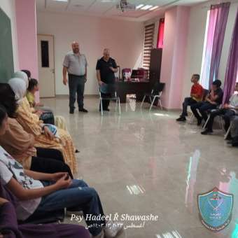 الشرطة تنظم محاضرة توعية شرطية لأطفال مخيم صيفي بجنين 